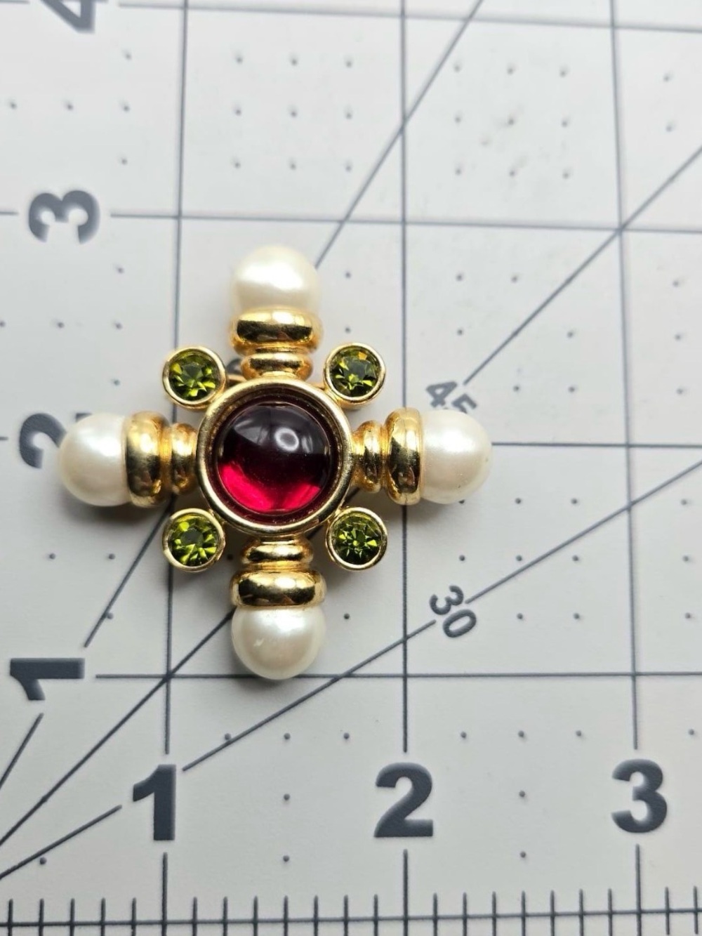 AVON 1996 Vintage Gripoix “Holiday Colors Collection” Maltese Cross Brooch - Picture 6 of 8